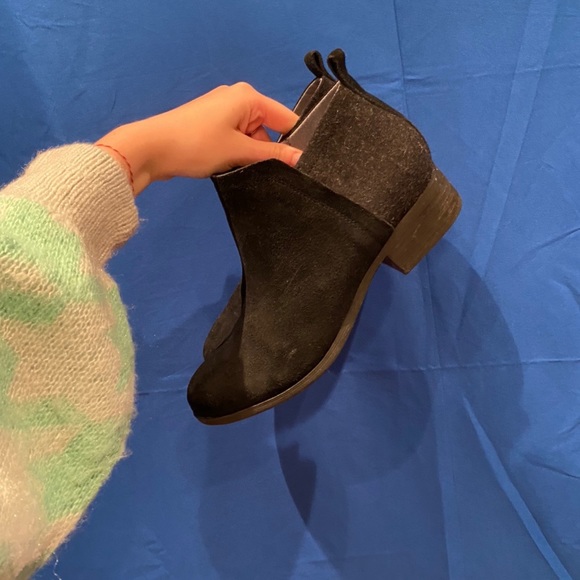 TOMS SUEDE WINTER BOOTIES - Picture 1 of 3